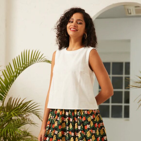 ModCloth “Sunny Daydream Shirt” white sleeveless linen-blend top, keyhole back - Picture 1 of 5